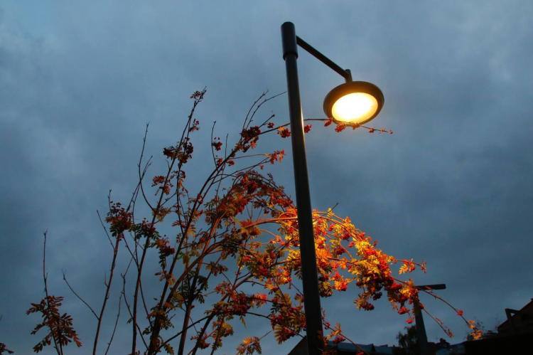 Уличные фонари в Тюмени будут включаться в 16:55 и выключаться в 7: Уличные фонари в Тюмени будут включаться в 16:55 и выключаться в 7: