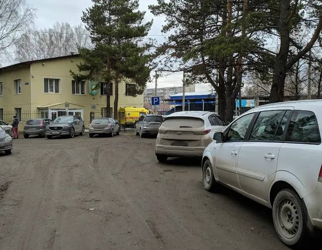 В Тюмени местные жители, чьи дети занимаются в спортивной школе «Водник» (улица Судоремонтная, 2б), жалуются на холод в помещениях