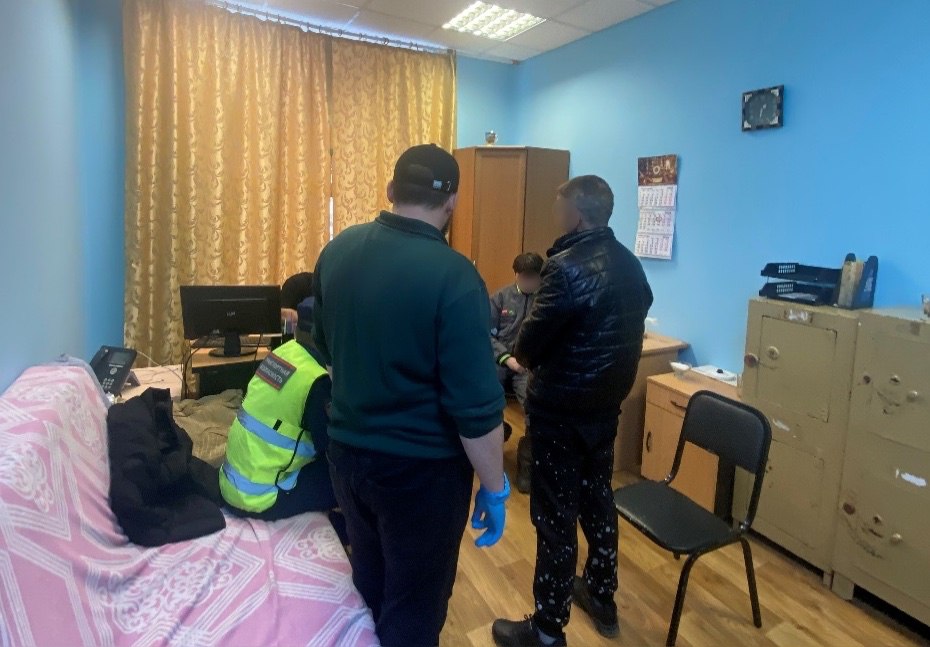 В Тюменском линейном отделе МВД России на транспорте возбуждено 30 уголовных дел в отношении мужчины, подозреваемого в незаконном обороте наркотиков