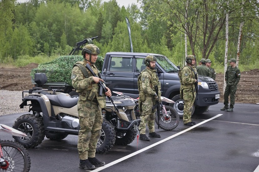 На ежегодной прямой линии губернатор Тюменской области Александр Моор рассказал о мерах поддержки защитников Отечества