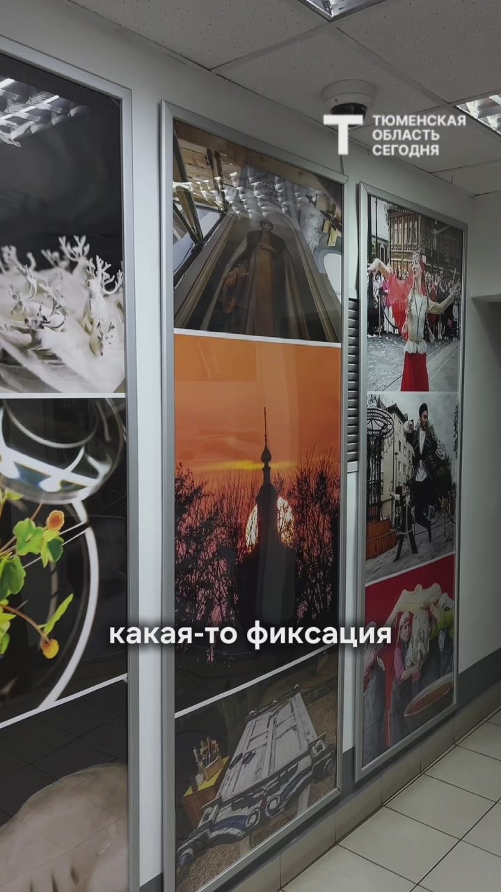 Через объектив он снимал маски с людей