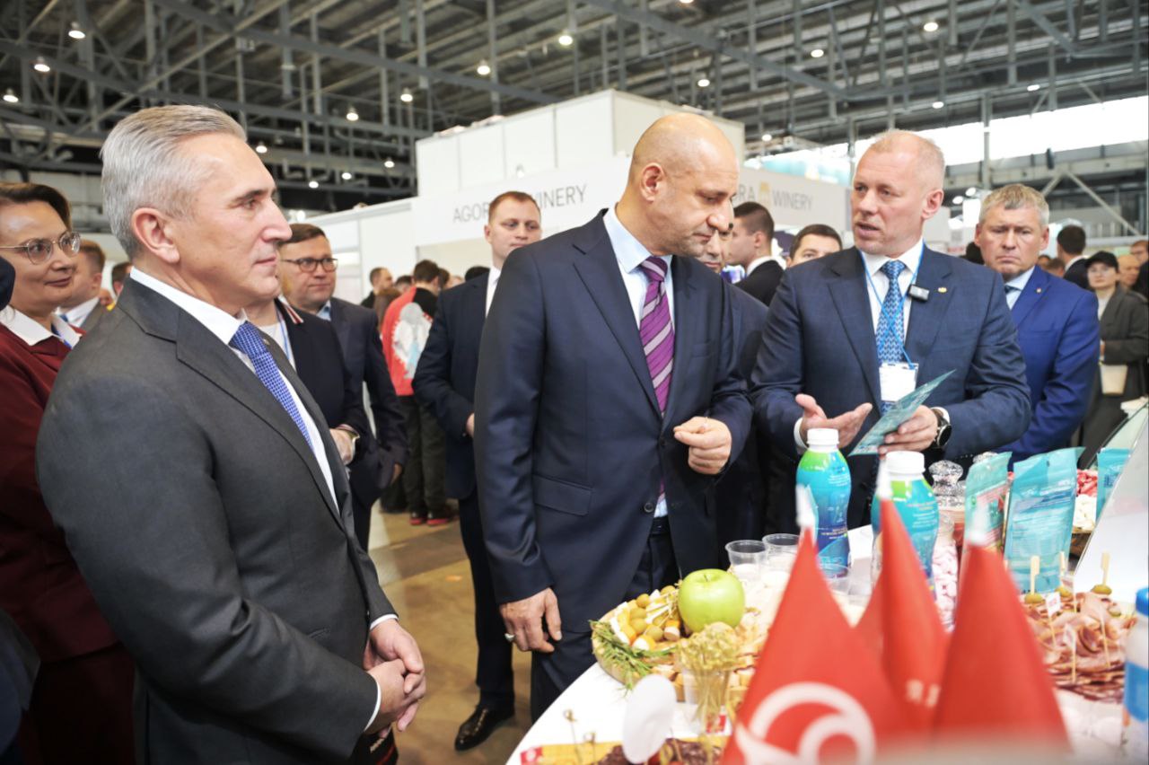 Почти 5 тысяч человек посетили XIII Межрегиональную агропромышленную выставку Уральского федерального округа Почти 5 тысяч человек посетили XIII Межрегиональную агропромышленную выставку Уральского федерального округа