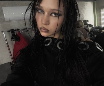 Тоболячка Инстасамка поделилась снимками младшей сестры