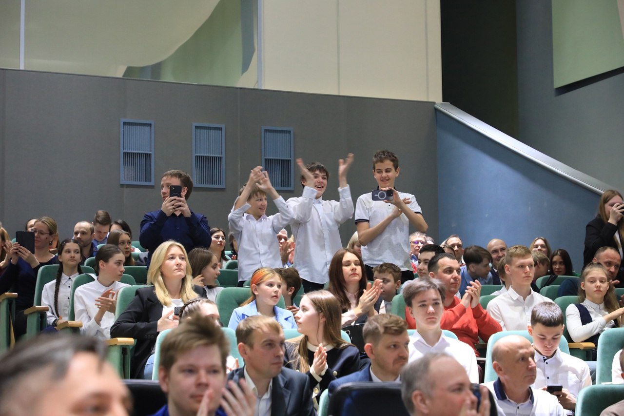 Максим Афанасьев: Ученики тюменских школ №65 и №72 совершили увлекательное путешествие в Тобольск! Максим Афанасьев: Ученики тюменских школ №65 и №72 совершили увлекательное путешествие в Тобольск!