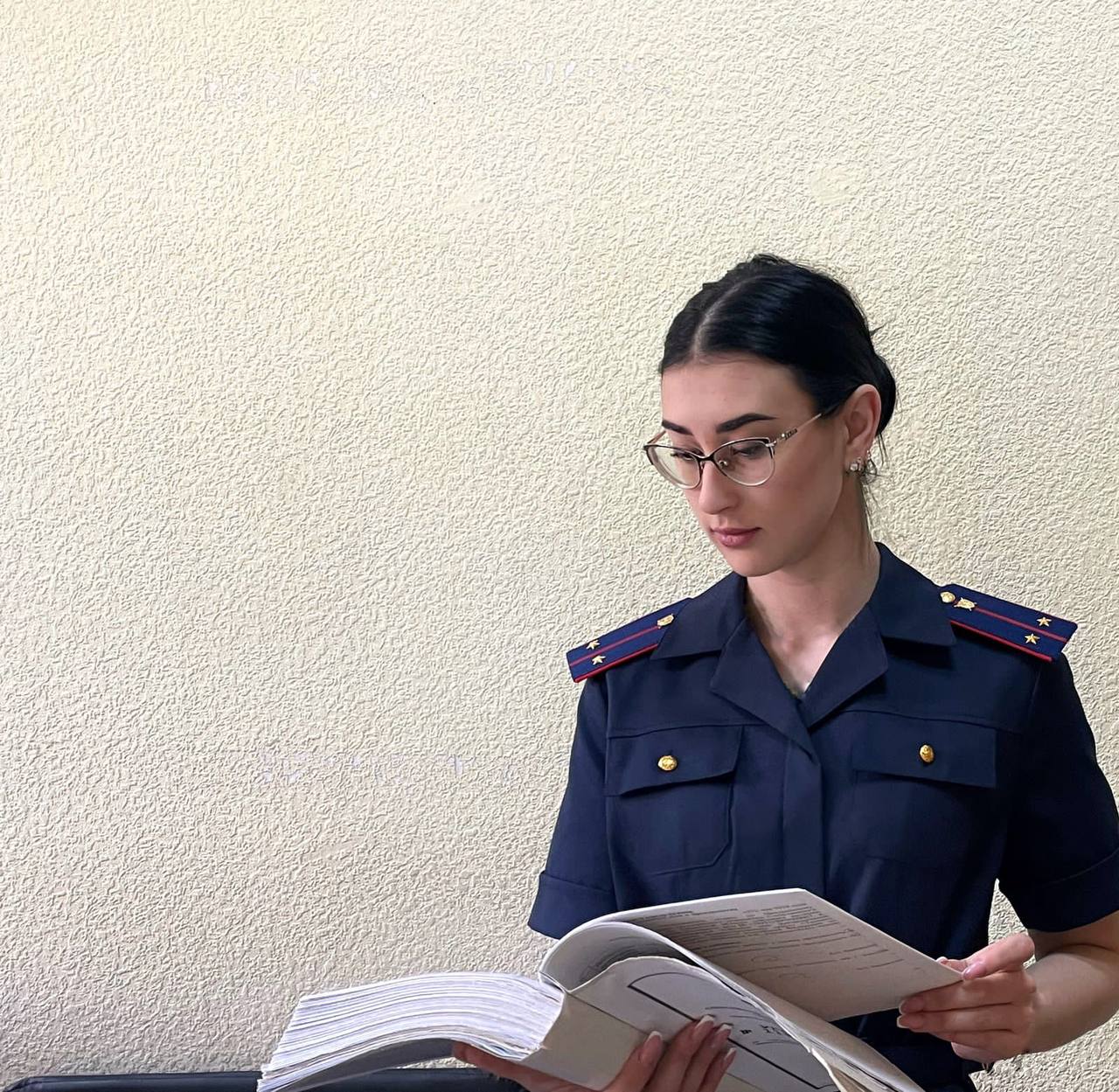 В городе Тобольске перед судом предстанет местный житель, обвиняемый в причинении телесных повреждений знакомому, повлекших его смерть