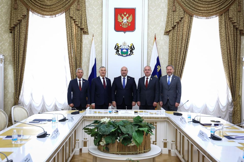 Выездные заседания Совета законодателей РФ и Государственной Думы РФ, работа в избирательных округах и встречи с жителями региона – подводим итоги недели в дайджесте новостей