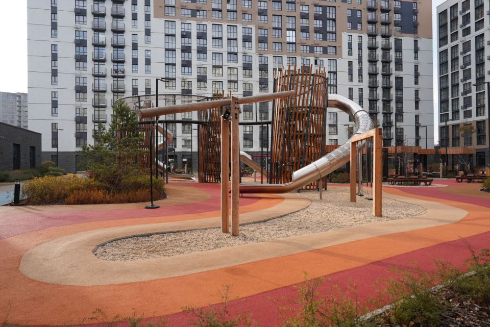 Максим Афанасьев: В прямом эфире губернатор Тюменской области А.В. Моор рассказал о заключенных с застройщиками соглашениях на возведение социальных объектов