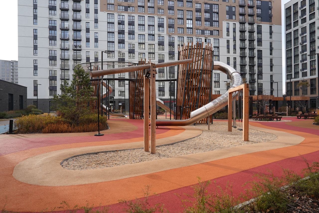 Максим Афанасьев: В прямом эфире губернатор Тюменской области А.В. Моор рассказал о заключенных с застройщиками соглашениях на возведение социальных объектов