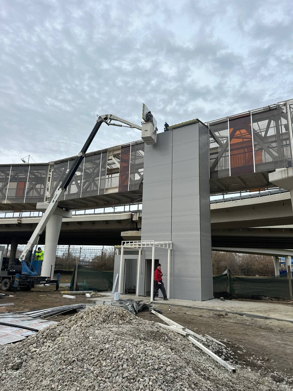 Максим Афанасьев: Переход возле моста «Стрела» (расположенного на улице Мориса Тореза) преображается на глазах!