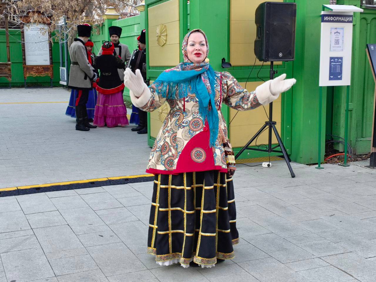 Ко Дню народного единства артисты Центра русской культуры представили на улице Дзержинского концертную программу «Герои своего времени» в рамках Всероссийской акции «Ночь искусств» Ко Дню народного единства артисты Центра русской культуры представили на улице Дзержинского концертную программу «Герои своего времени» в рамках Всероссийской акции «Ночь искусств»