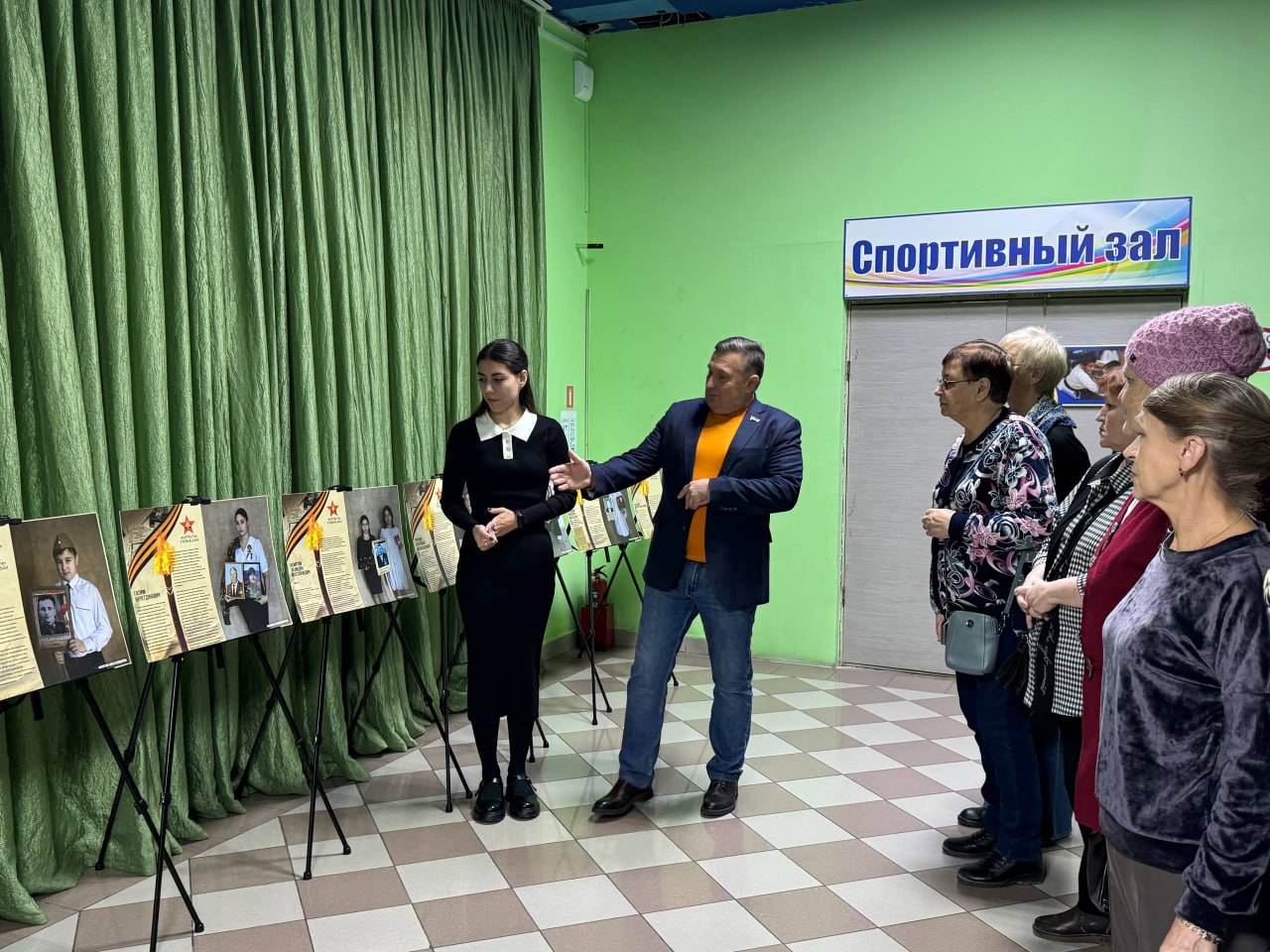 Россия — большая многонациональная страна! В этот день в ЦКиИ «Современник» состоялась праздничная программа, посвящённая Дню народного единства! В фойе гостей встретила выставка Всероссийского фотопроекта «Китель победы»!... Россия — большая многонациональная страна! В этот день в ЦКиИ «Современник» состоялась праздничная программа, посвящённая Дню народного единства! В фойе гостей встретила выставка Всероссийского фотопроекта «Китель победы»!...