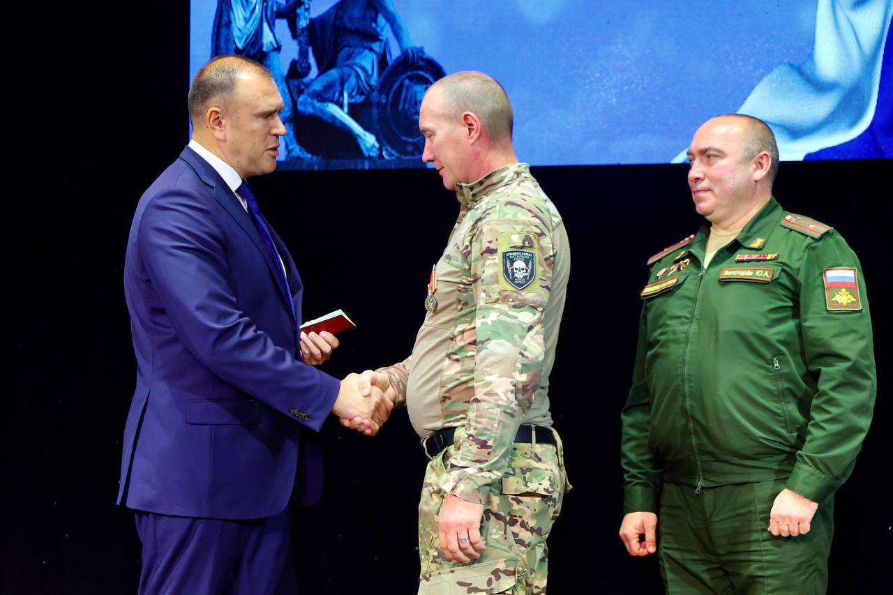 День народного единства в Тобольске ознаменовался насыщенной программой праздничных мероприятий, которые прошли на нескольких площадках города День народного единства в Тобольске ознаменовался насыщенной программой праздничных мероприятий, которые прошли на нескольких площадках города