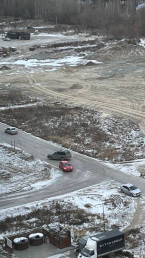 В Ново-Комарово три автомобиля столкнулись из-за гололеда