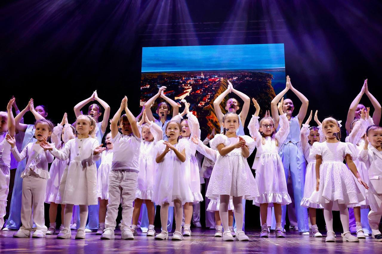 День народного единства в Тобольске ознаменовался насыщенной программой праздничных мероприятий, которые прошли на нескольких площадках города