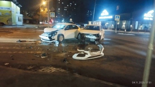 Жесткое ДТП на перекрестке улиц Льва Толстого и Садовой