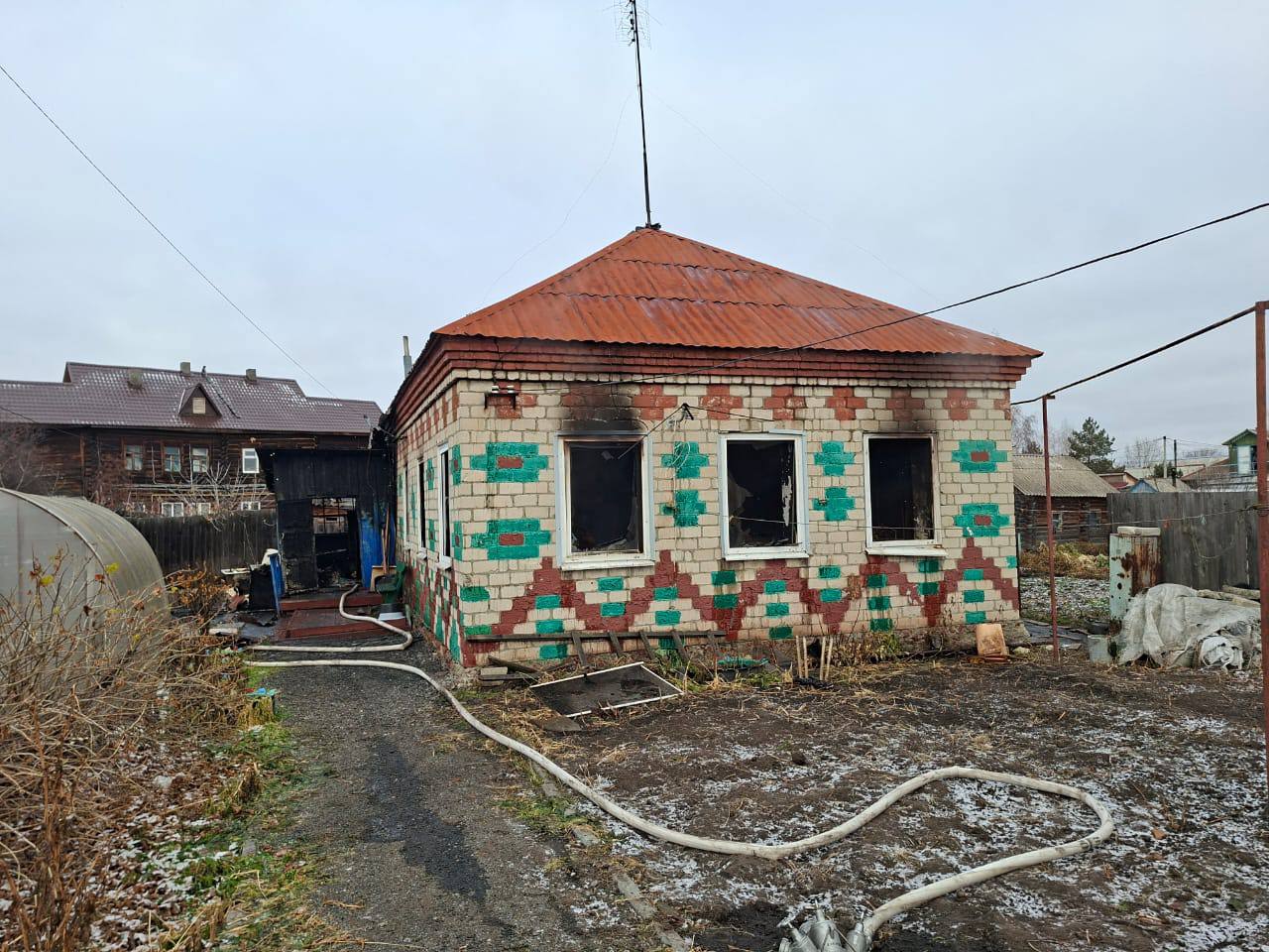 В Ялуторовске следователи устанавливают обстоятельства гибели женщины при пожаре В Ялуторовске следователи устанавливают обстоятельства гибели женщины при пожаре