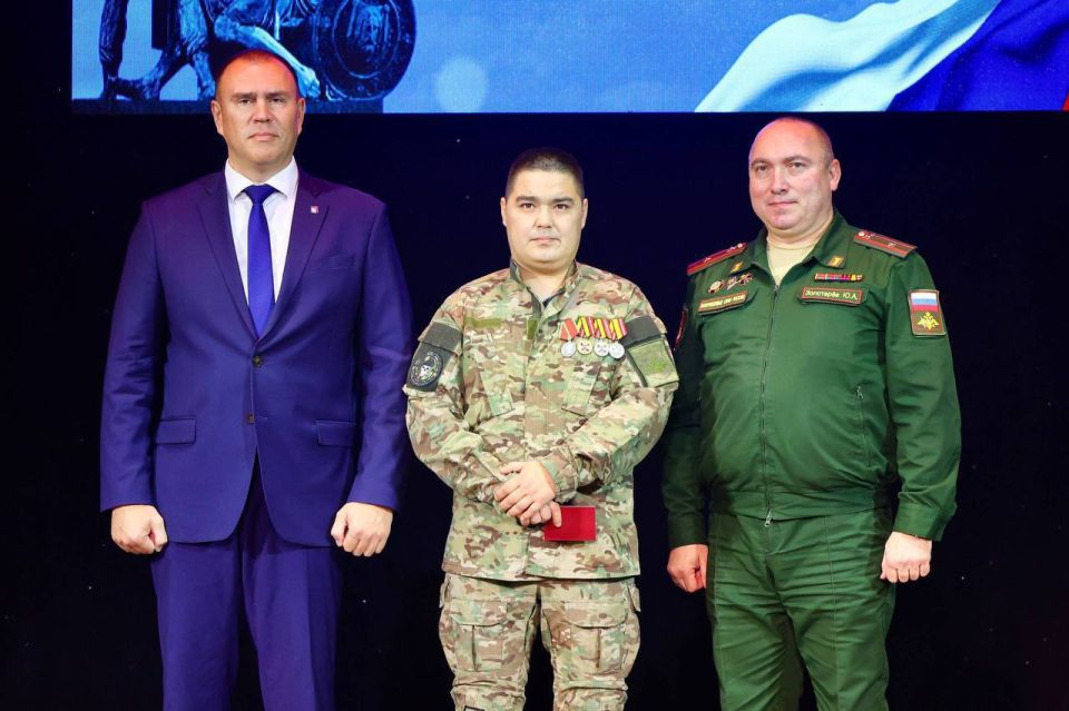 День народного единства в Тобольске ознаменовался насыщенной программой праздничных мероприятий, которые прошли на нескольких площадках города День народного единства в Тобольске ознаменовался насыщенной программой праздничных мероприятий, которые прошли на нескольких площадках города