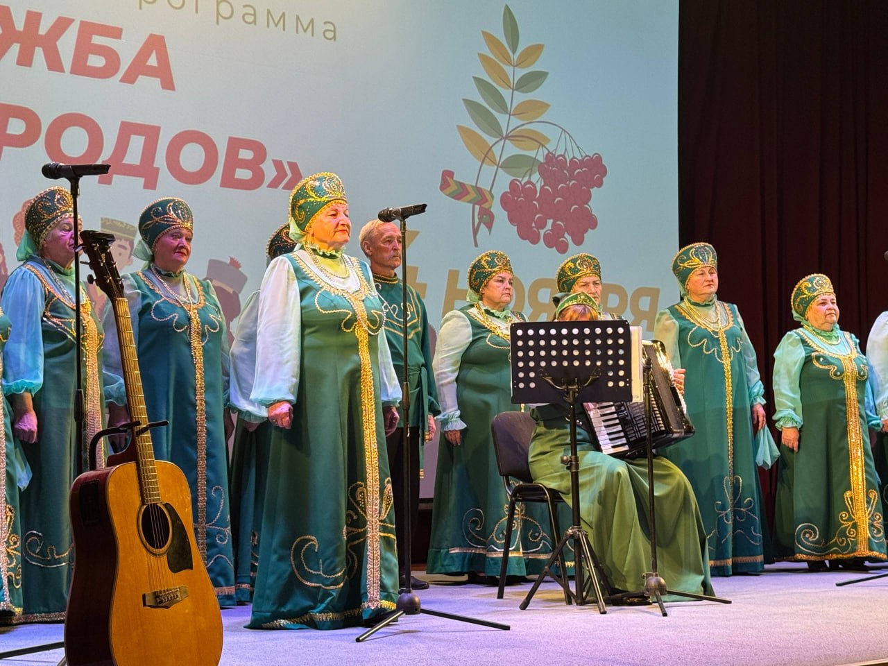 Россия — большая многонациональная страна! В этот день в ЦКиИ «Современник» состоялась праздничная программа, посвящённая Дню народного единства! В фойе гостей встретила выставка Всероссийского фотопроекта «Китель победы»!...