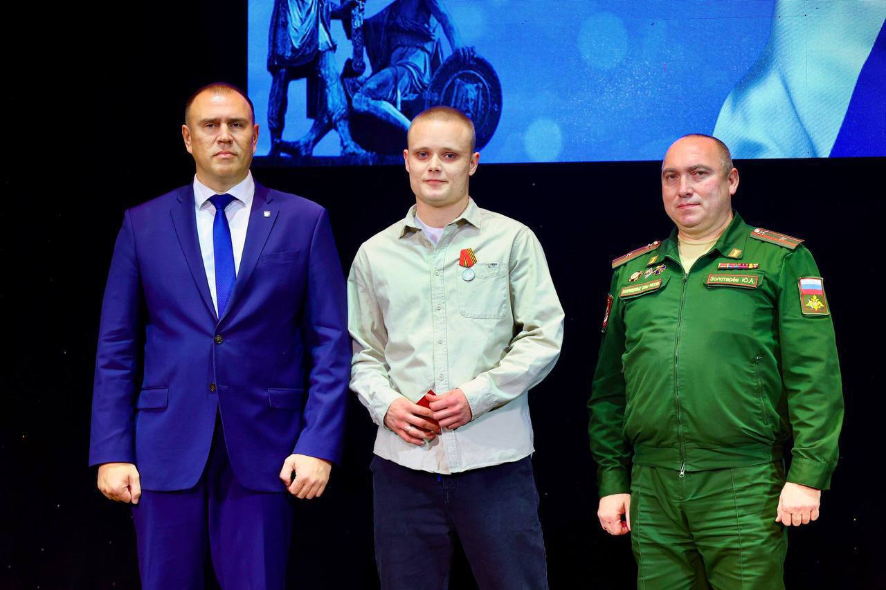 День народного единства в Тобольске ознаменовался насыщенной программой праздничных мероприятий, которые прошли на нескольких площадках города День народного единства в Тобольске ознаменовался насыщенной программой праздничных мероприятий, которые прошли на нескольких площадках города