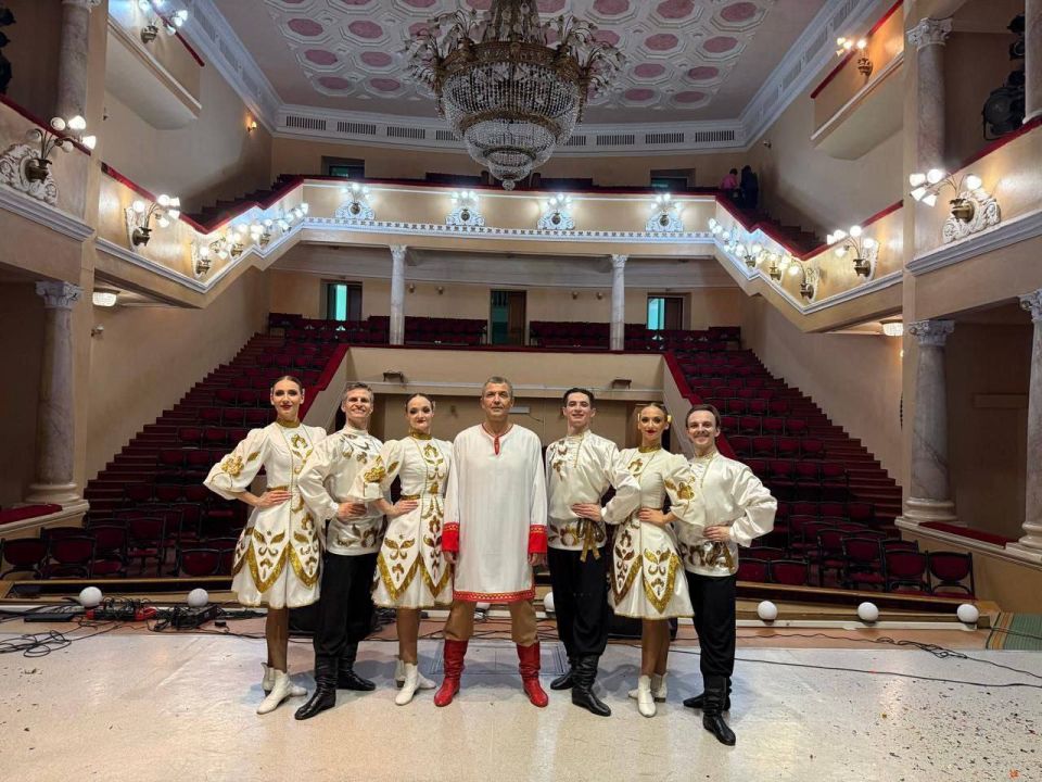 Тюменские артисты выступили в Краснодоне в День народного единства Тюменские артисты выступили в Краснодоне в День народного единства