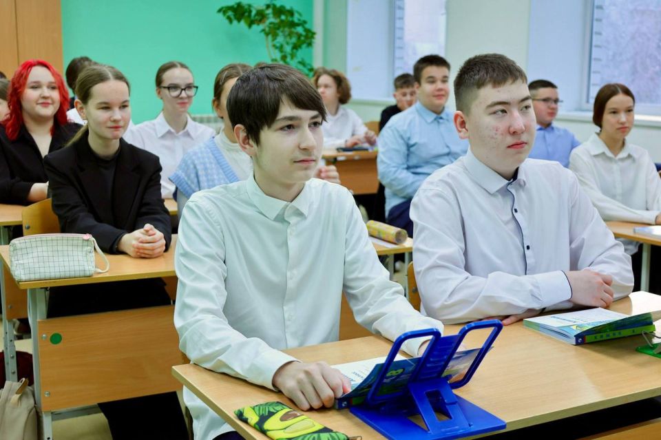 Сегодня, 5 ноября, после полутора месяцев ремонта, ученики школы №17 города Тобольска вернулись в родные стены Сегодня, 5 ноября, после полутора месяцев ремонта, ученики школы №17 города Тобольска вернулись в родные стены