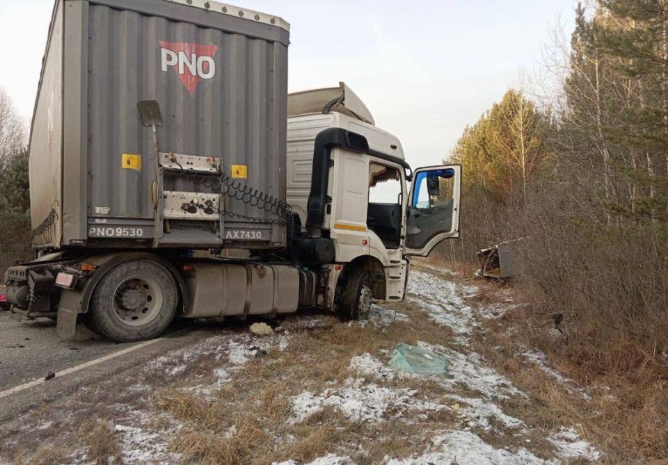 66-летний пассажир автомобиля Mercedes погиб в аварии на 17 км региональной автодороги Тобольск - Вагай в Тобольском округе