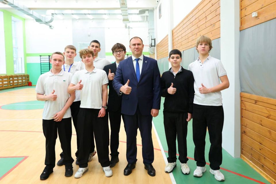 Сегодня, 5 ноября, после полутора месяцев ремонта, ученики школы №17 города Тобольска вернулись в родные стены Сегодня, 5 ноября, после полутора месяцев ремонта, ученики школы №17 города Тобольска вернулись в родные стены