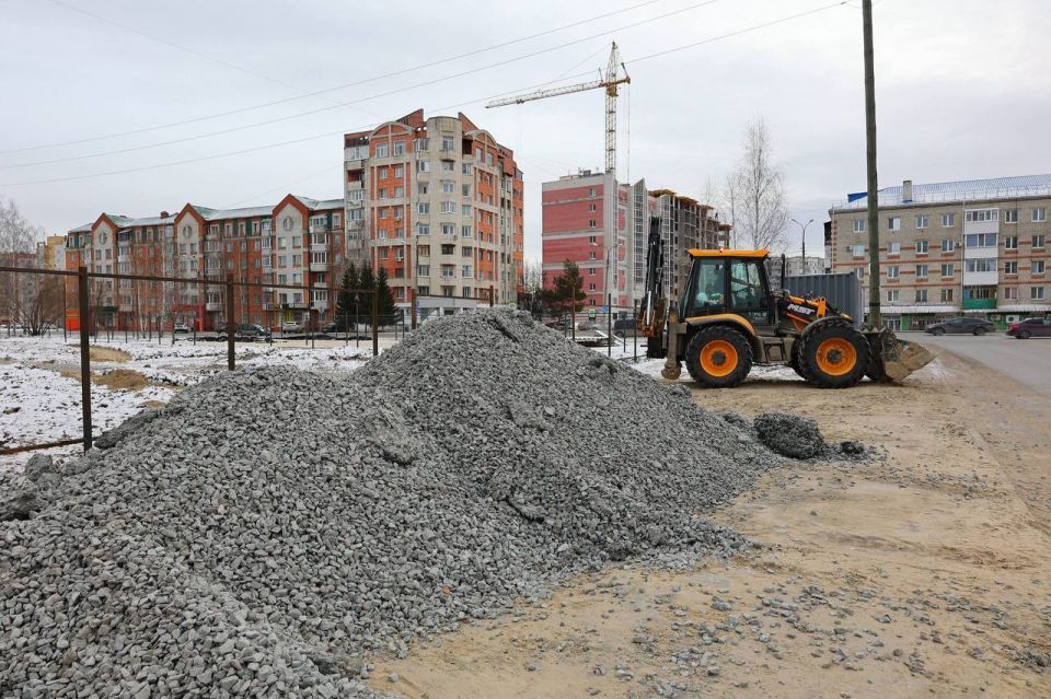 Глава города Тобольска Петр Вагин проверил ход работ по созданию «Космо-парка» – уникального специализированного парка для собак, не имеющего аналогов в России Глава города Тобольска Петр Вагин проверил ход работ по созданию «Космо-парка» – уникального специализированного парка для собак, не имеющего аналогов в России