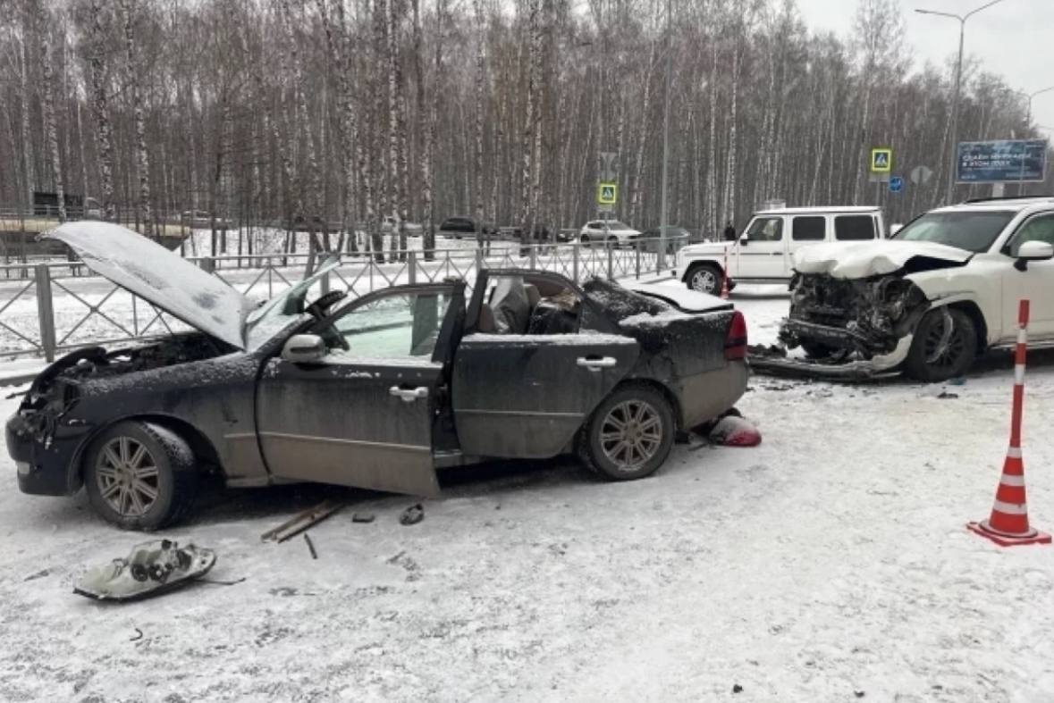 День жестянщика: в Тюмени погиб молодой человек в авто на нешипованной резине – у авто нет крыши
