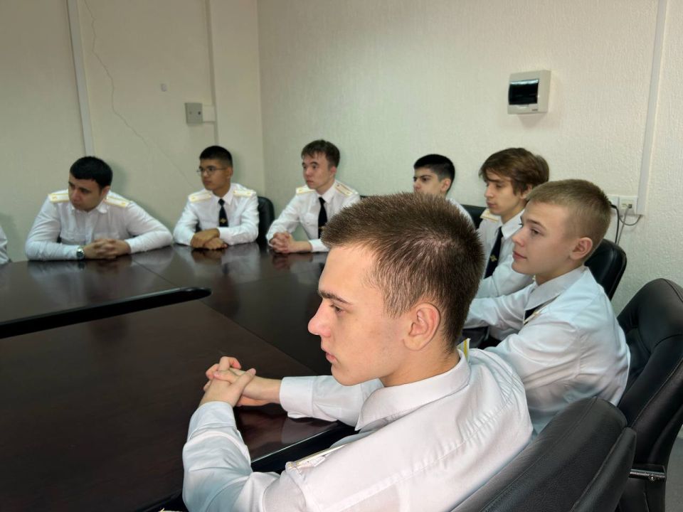 В следственном управлении СК России по Тюменской области для кадет организовано учебное мероприятие по патриотическому воспитанию В следственном управлении СК России по Тюменской области для кадет организовано учебное мероприятие по патриотическому воспитанию