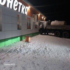 Грузовик влетел в магазин в Заводоуковске