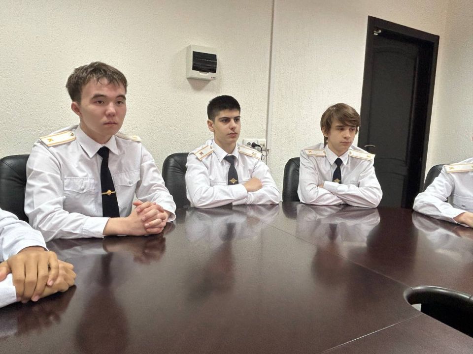 В следственном управлении СК России по Тюменской области для кадет организовано учебное мероприятие по патриотическому воспитанию В следственном управлении СК России по Тюменской области для кадет организовано учебное мероприятие по патриотическому воспитанию