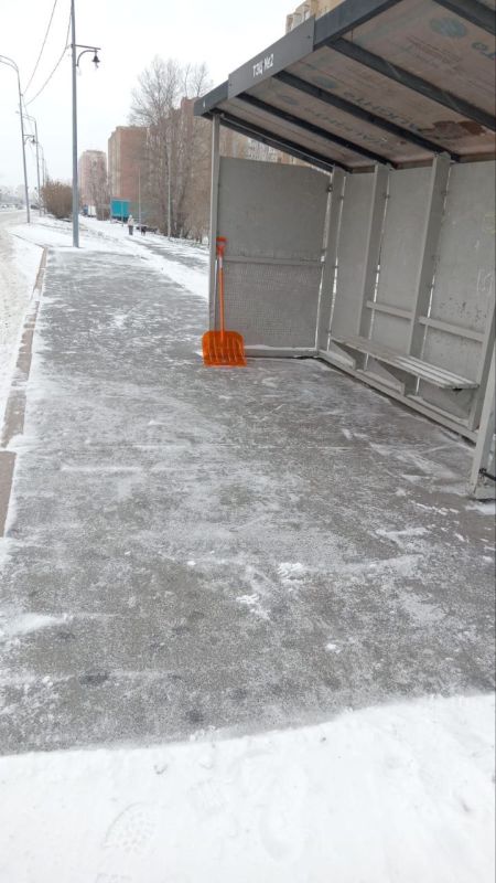 В Тюмени 338 единиц техники вышли расчищать выпавший снег В Тюмени 338 единиц техники вышли расчищать выпавший снег