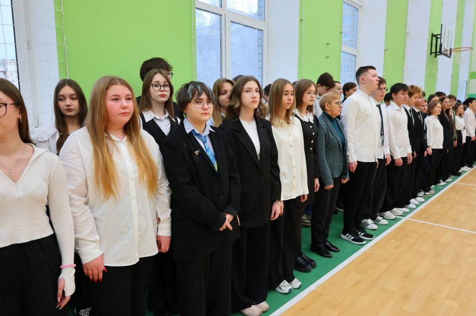 Сегодня, 5 ноября, после полутора месяцев ремонта, ученики школы №17 города Тобольска вернулись в родные стены Сегодня, 5 ноября, после полутора месяцев ремонта, ученики школы №17 города Тобольска вернулись в родные стены