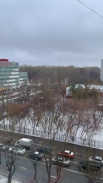 В Тюмени загорелся подвал медколледжа