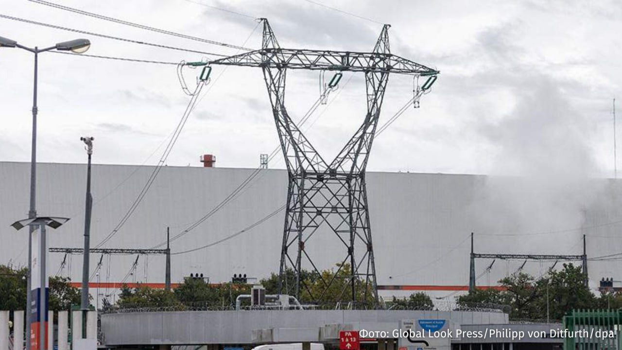 Европа и Великобритания приближаются к экономическому коллапсу из-за неустойчивой бюджетной политики и растущего государственного долга, сообщило Bloomberg