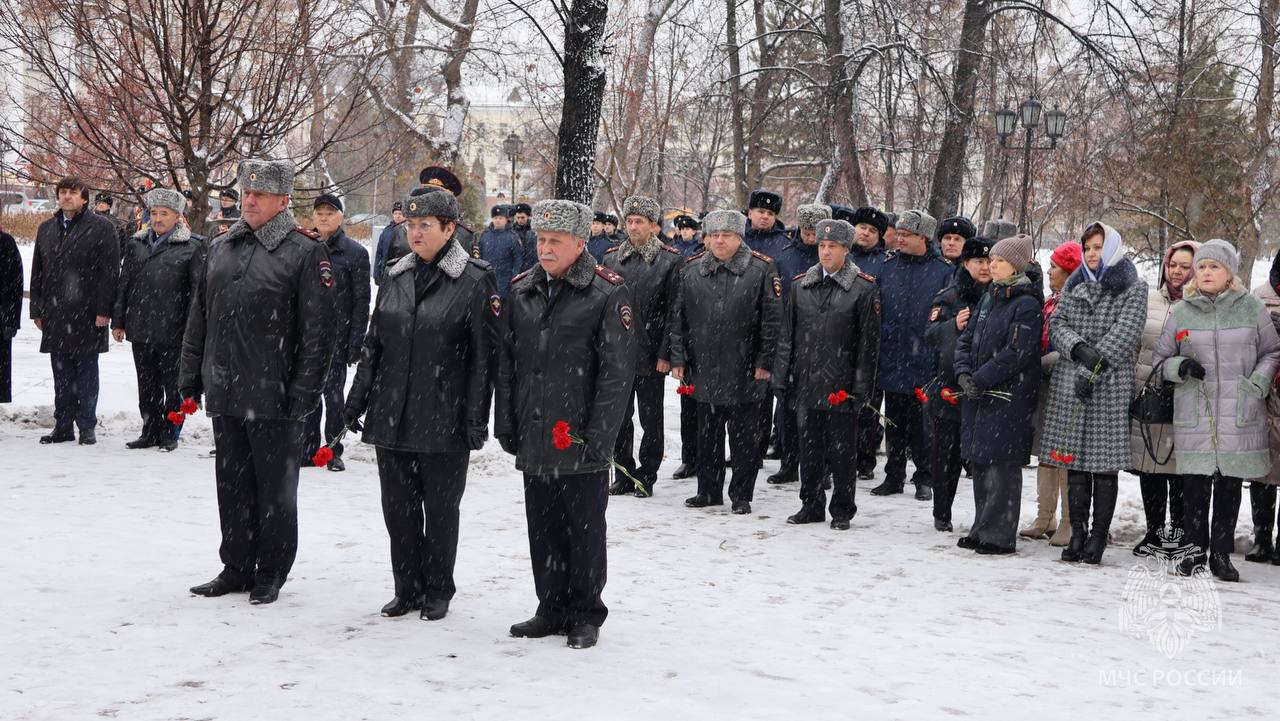 В Тюмени почтили память сотрудников МВД В Тюмени почтили память сотрудников МВД