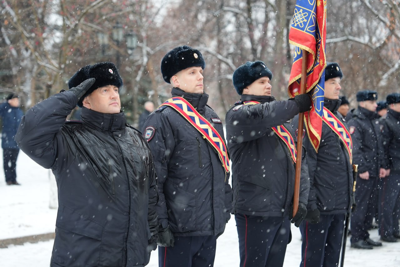 Максим Афанасьев: В преддверии Дня сотрудника органов внутренних дел России в Тюмени прошла торжественная церемония возложения цветов к мемориалу сотрудникам органов внутренних дел, погибшим при исполнении служебного долга Максим Афанасьев: В преддверии Дня сотрудника органов внутренних дел России в Тюмени прошла торжественная церемония возложения цветов к мемориалу сотрудникам органов внутренних дел, погибшим при исполнении служебного долга