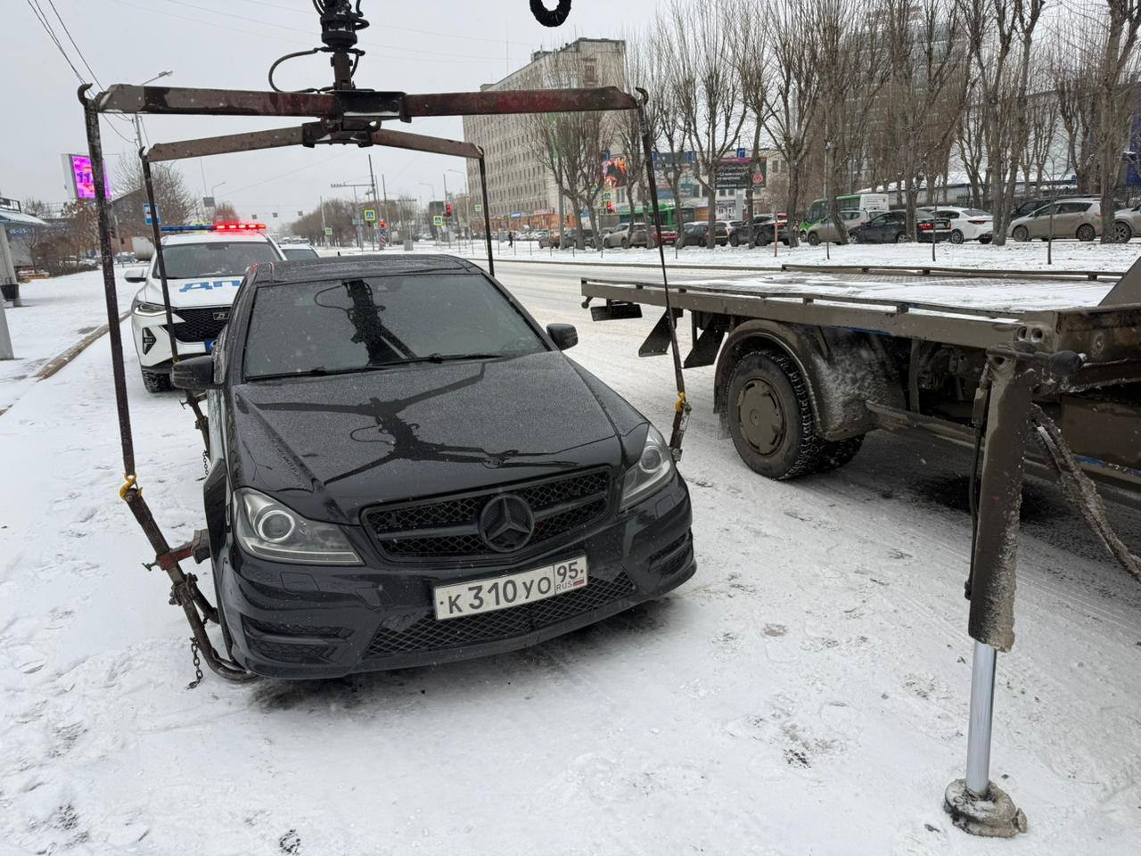 Система «Паутина» вчера помогла сотрудникам Госавтоинспекции задержать в Тюмени водителя, лишенного права управления транспортом Система «Паутина» вчера помогла сотрудникам Госавтоинспекции задержать в Тюмени водителя, лишенного права управления транспортом