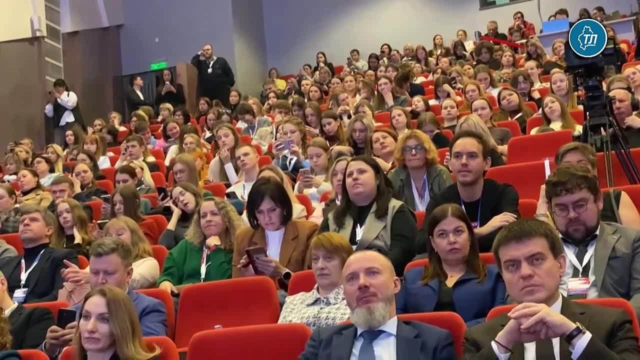 С панельной дискуссии "Медиа повестка: квест в поисках правды или битва за доверие" начался XIII Межрегиональный форум СМИ "Енисей" в Красноярске 6 ноября