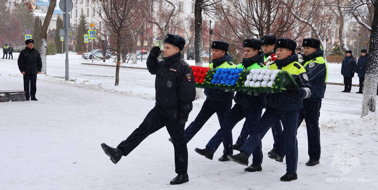 В Тюмени почтили память сотрудников МВД В Тюмени почтили память сотрудников МВД