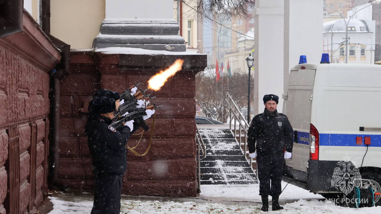 В Тюмени почтили память сотрудников МВД В Тюмени почтили память сотрудников МВД