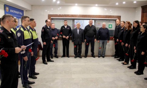 Сотрудники Госавтоинспекции и ветераны службы почтили память сотрудников полиции, погибших при исполнении служебного долга