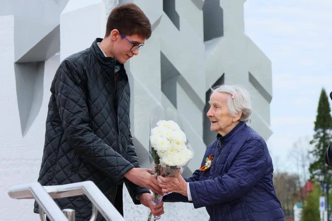 Сегодня, в 84-ую годовщину легендарного Парада на Красной Площади 7 ноября 1941 года, Тобольск отдает дань памяти героям, проявившим беспримерное мужество и стойкость в годы Великой Отечественной войны Сегодня, в 84-ую годовщину легендарного Парада на Красной Площади 7 ноября 1941 года, Тобольск отдает дань памяти героям, проявившим беспримерное мужество и стойкость в годы Великой Отечественной войны