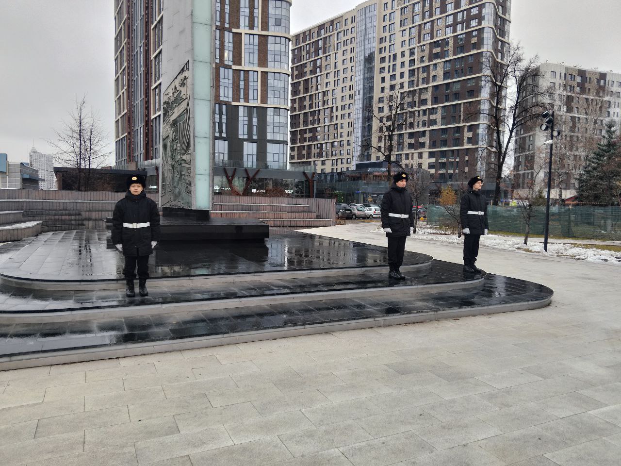 В День воинской славы России тюменские школьники несли Вахту памяти В День воинской славы России тюменские школьники несли Вахту памяти