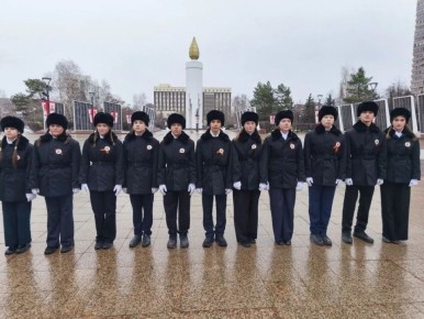 В День воинской славы России тюменские школьники несли Вахту памяти