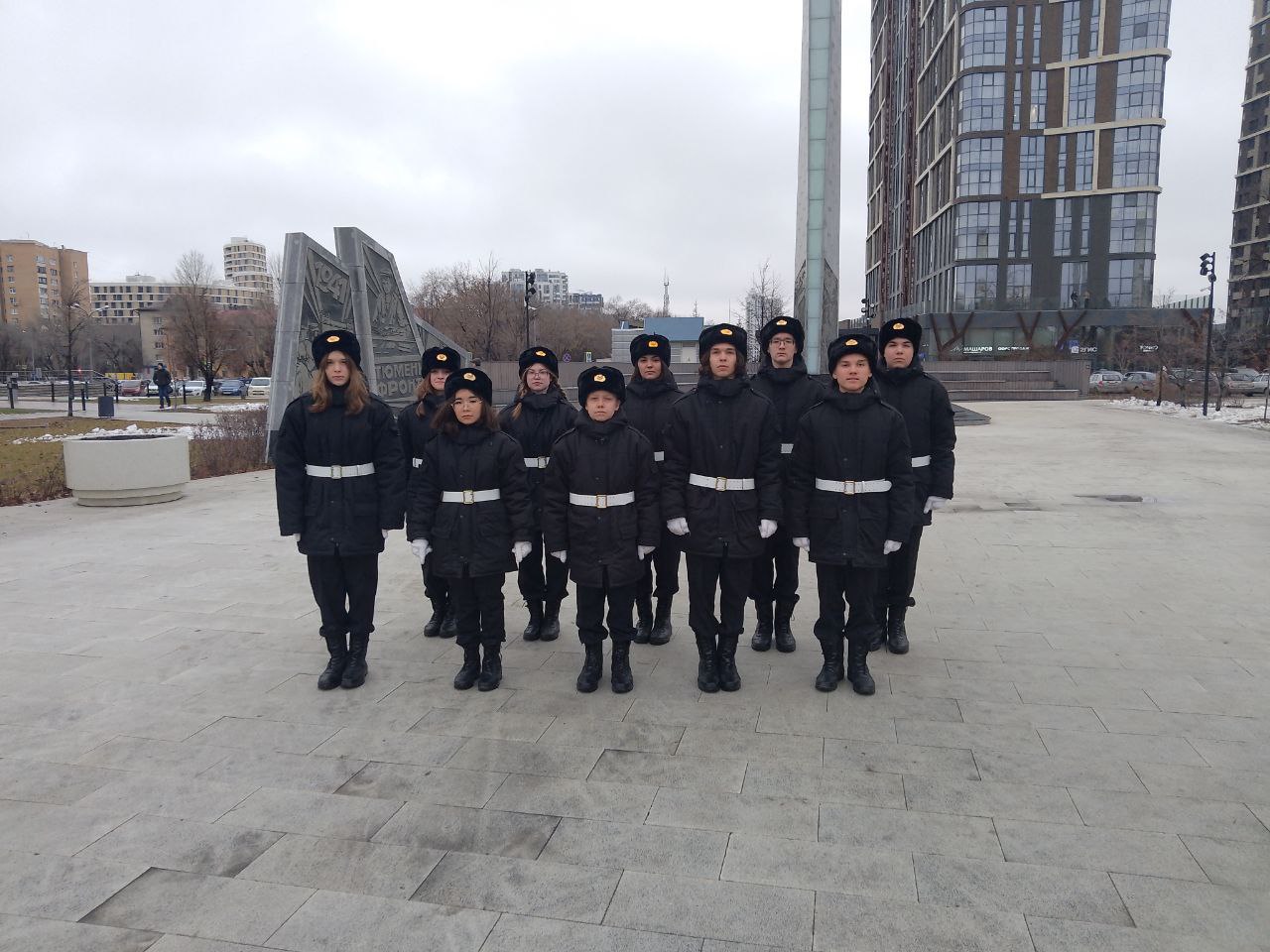 В День воинской славы России тюменские школьники несли Вахту памяти В День воинской славы России тюменские школьники несли Вахту памяти