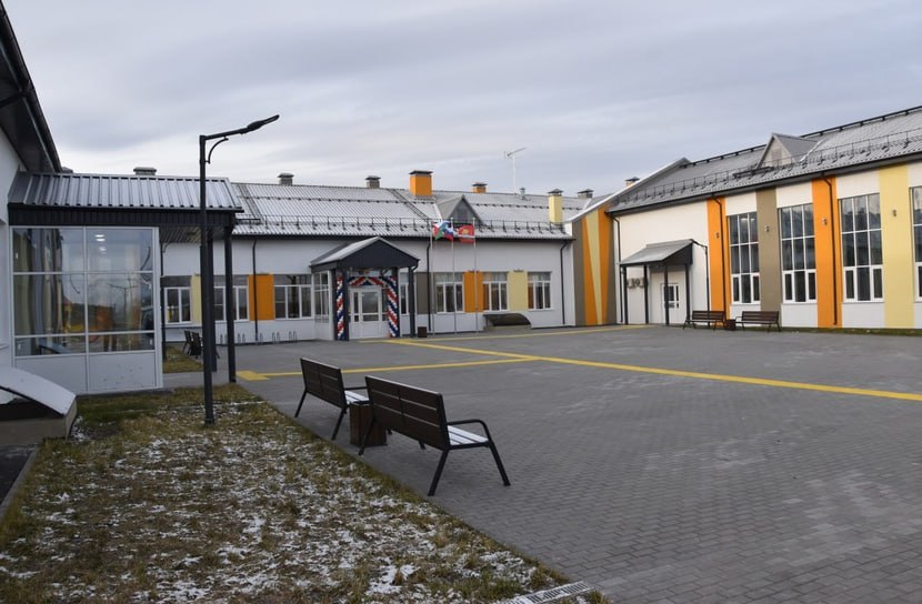 В первый день второй учебной четверти самыми счастливыми школьниками области стали юные жители деревни Большой Краснояр Ярковского муниципального округа В первый день второй учебной четверти самыми счастливыми школьниками области стали юные жители деревни Большой Краснояр Ярковского муниципального округа