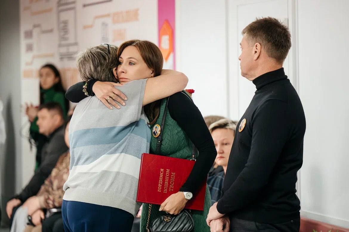 В тюменской гимназии №12 открыт мурал в честь Героя СВО Владимира Медведева В тюменской гимназии №12 открыт мурал в честь Героя СВО Владимира Медведева