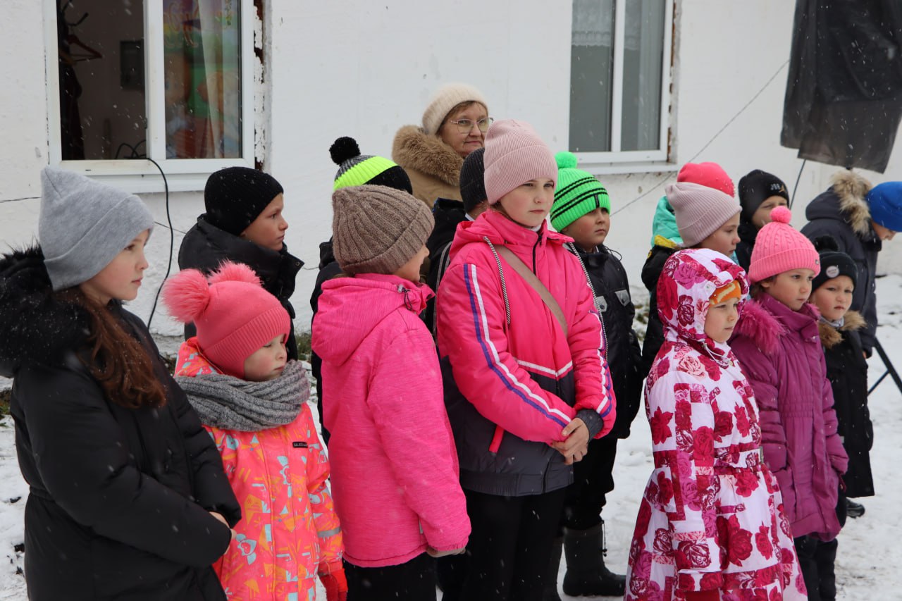 В деревне Криволукской Ялуторовского округа открыли новую спортивно-игровую площадку В деревне Криволукской Ялуторовского округа открыли новую спортивно-игровую площадку